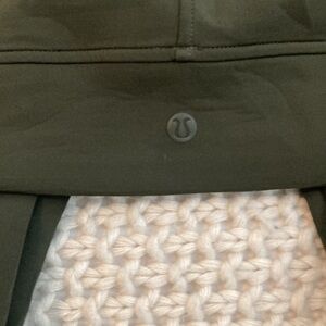 Lululemon - size 2 pants never worn -